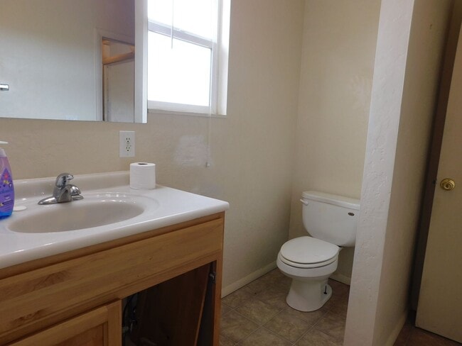 Building Photo - Country Living in Fruita