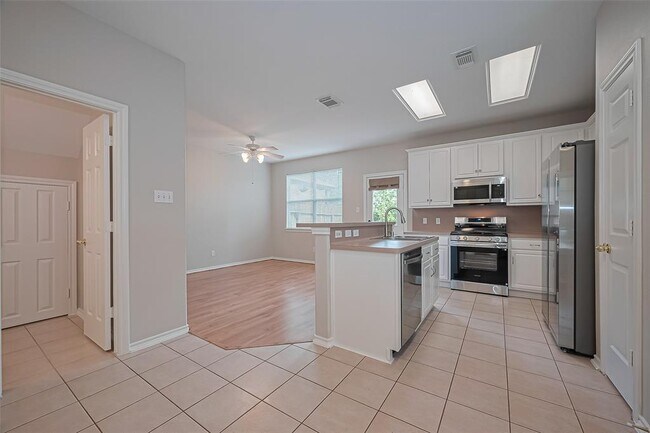 Building Photo - 16839 Carrollton Creek Ln