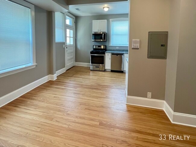 Building Photo - 2 Bed 2 Bath / Oak Park / Laundry in Unit ...