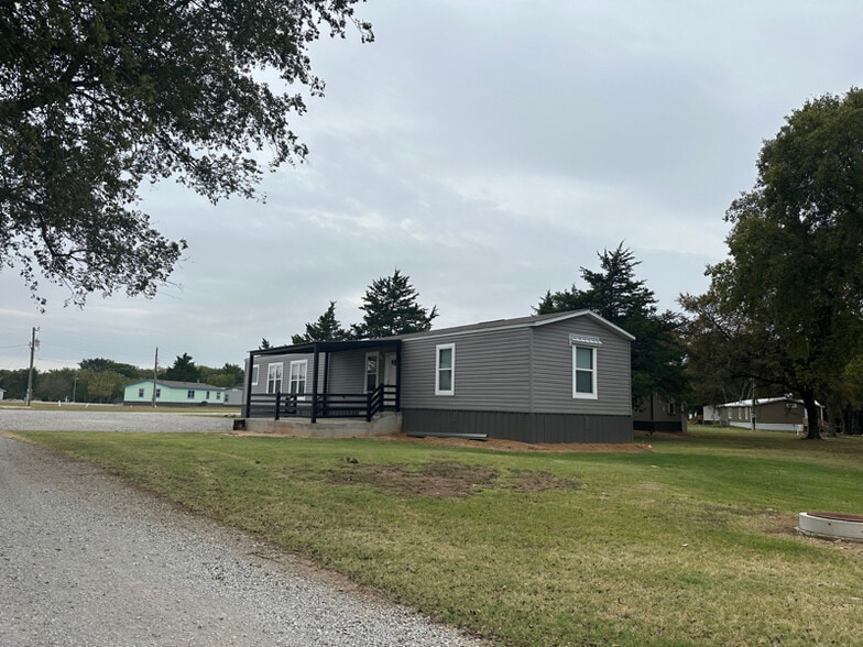 Primary Photo - 5565 Bermuda Dr