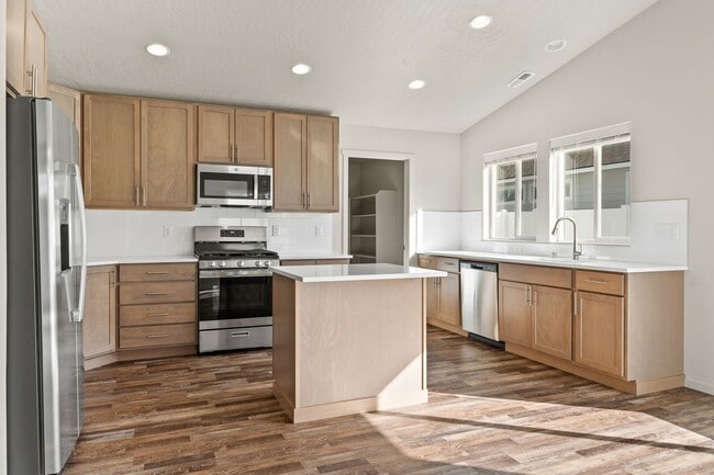 Building Photo - Luxury 3 Bed, 2 Bath Rancher in Spokane Va...