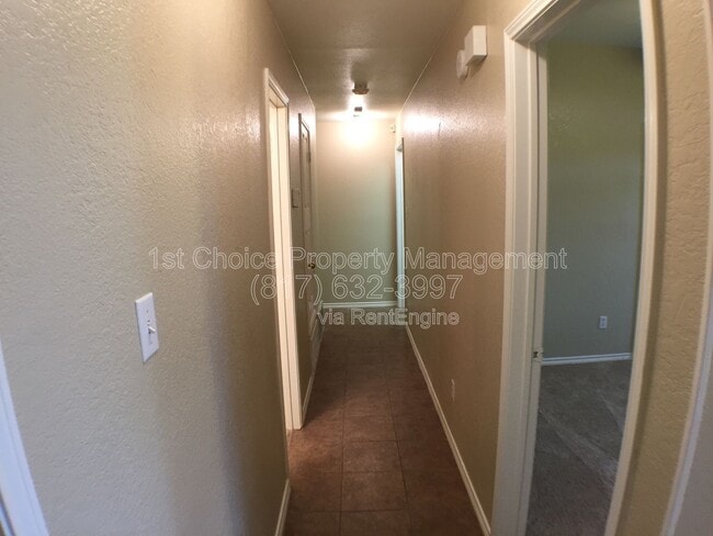 Building Photo - 1834 Meadow Crest Dr