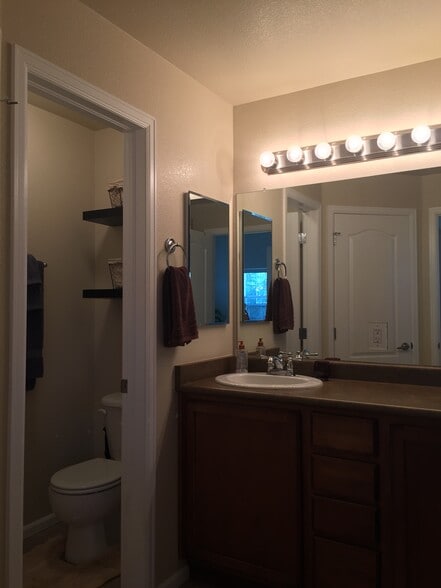 Building Photo - 5039 Brookfield Dr