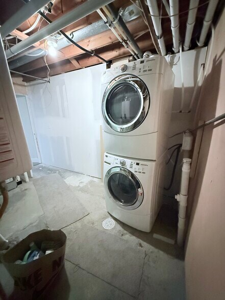 Laundry room basement - 1281 Worley Dr