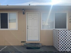 Building Photo - Vacaville Apartment Available Now!