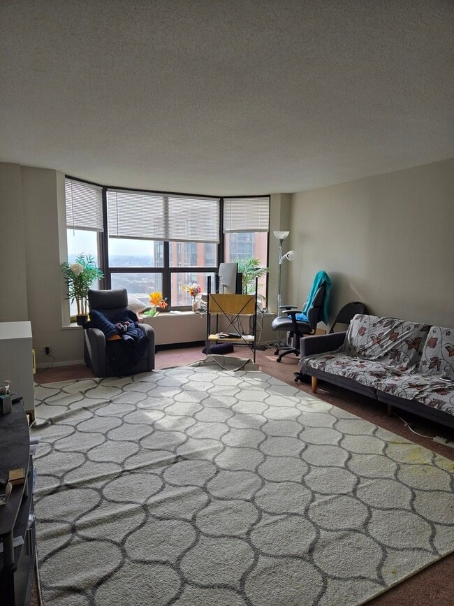 Building Photo - 899 S Plymouth Ct