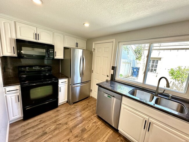 Building Photo - REQUEST A SHOWING AT MossglenProperties .c...