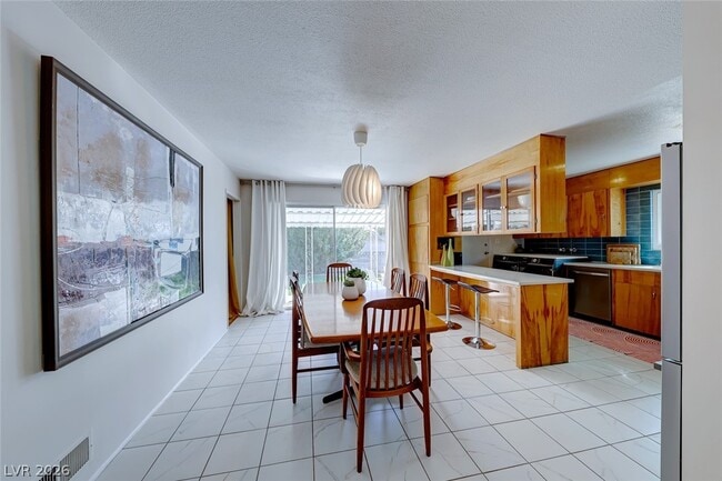 Building Photo - 1245 S 15th St