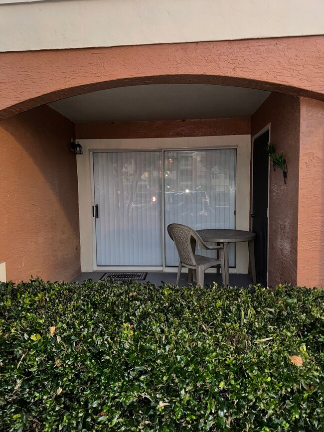 Building Photo - 1919 Summer Club Dr