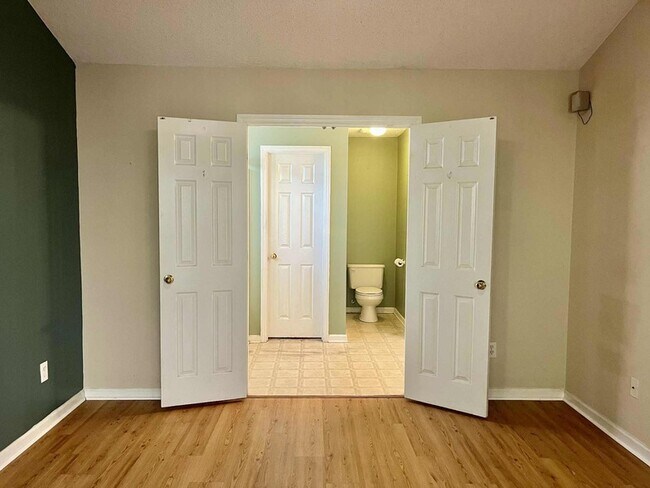 Building Photo - 524 Beverly Dr