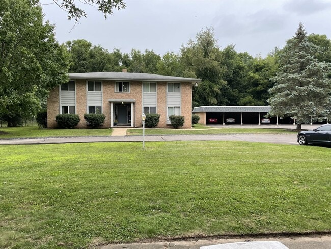 Building Photo - 630 Garrison Rd