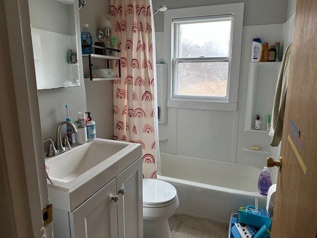 Building Photo - 66-68 Summit St