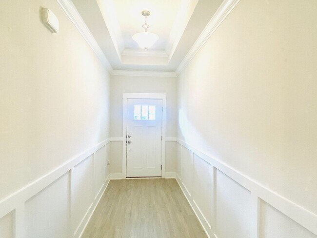 Building Photo - Stunning 4-Bed, 3-Bath Beauty, 2,117 sq. ft. of Pure Comfort and Style!