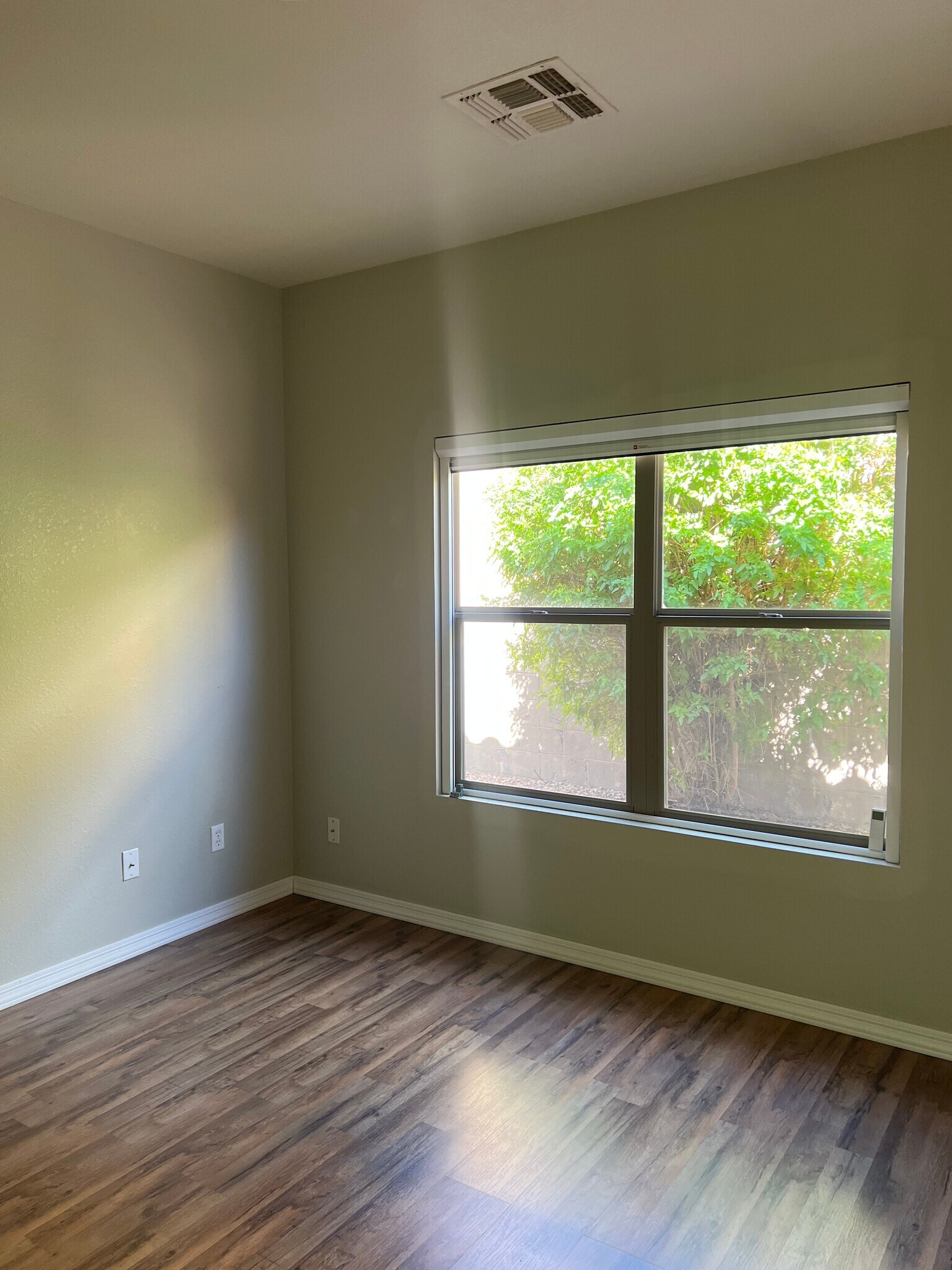 Building Photo - 7500 E Deer Valley Rd