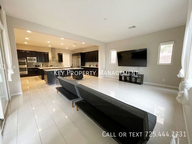 Building Photo - SPACIOUS AND UPGRADED 4 BEDROOM HOME NEAR ...