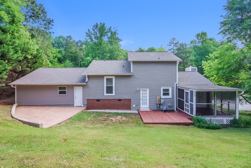 Building Photo - 917 Oakridge Dr