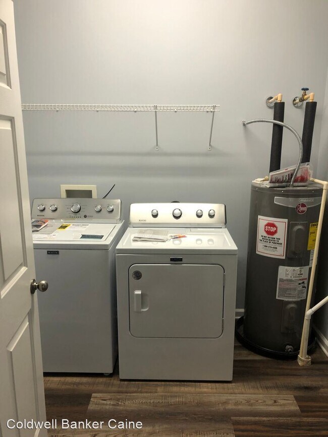 Building Photo - 2 br, 2 bath House - 601 McKenna Commons