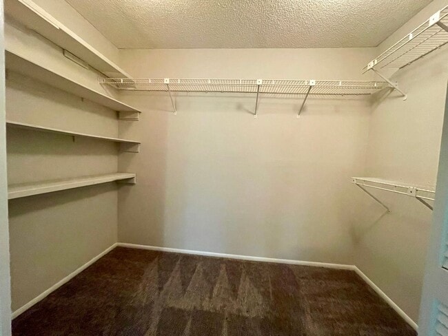 Building Photo - 2 bed 2 bath Raintree Condominium