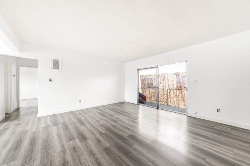 Building Photo - 410 W Regent St