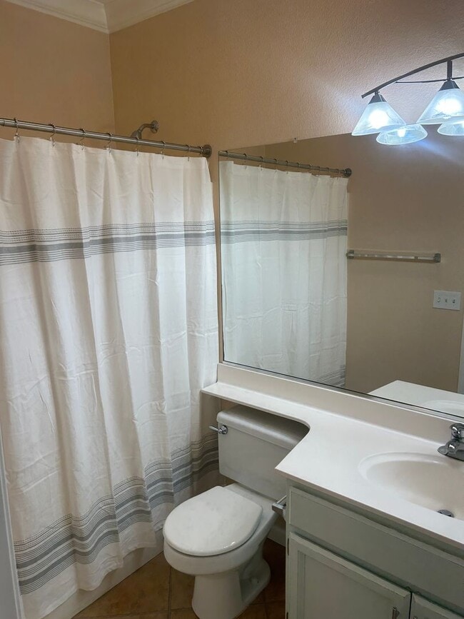 Building Photo - Beautiful 3 Bedroom 2 Bath Home Available ...