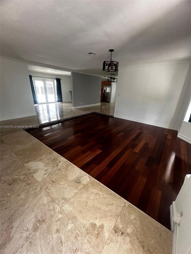 Building Photo - 3 bedroom in Hollywood FL 33021