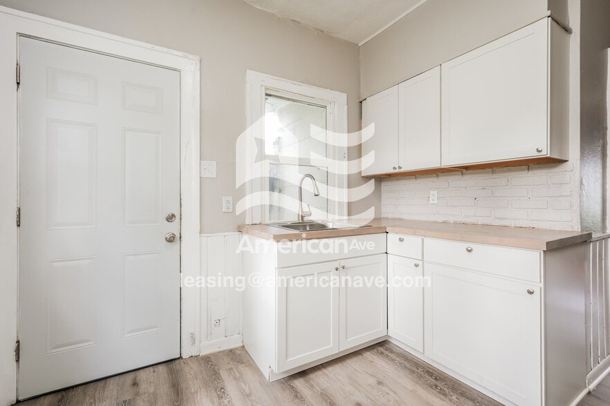 Building Photo - 522 E 3rd St