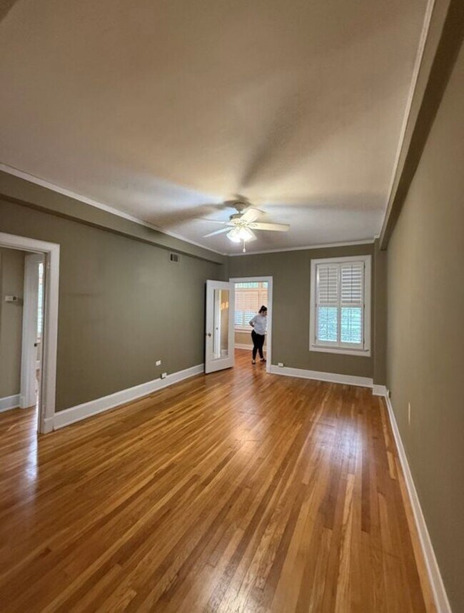 Building Photo - Gorgeous condo located in Summerville Clos...