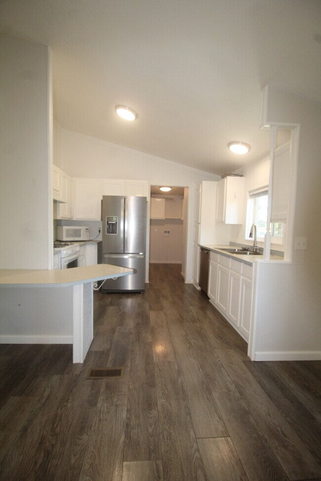 Building Photo - 5778 Stratton Ln