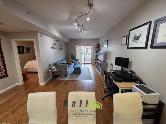 Building Photo - 450 J St