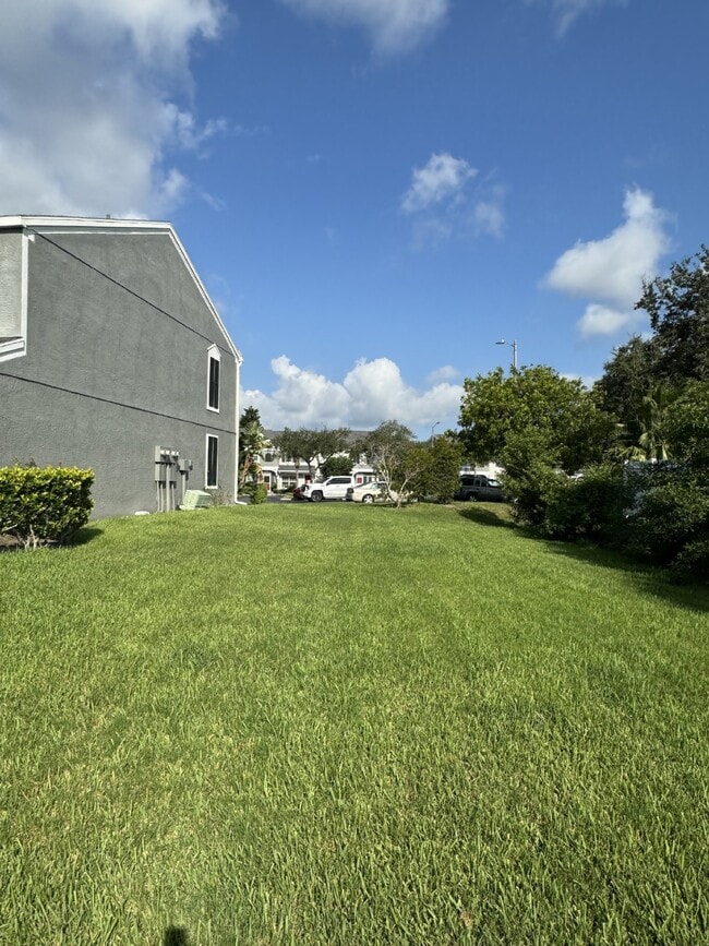 Building Photo - 247 Countryside Key Blvd