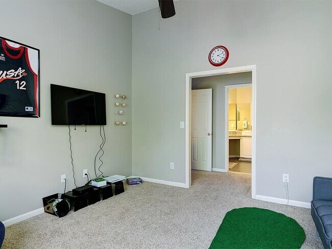 Building Photo - 708 Spring Heights Ln
