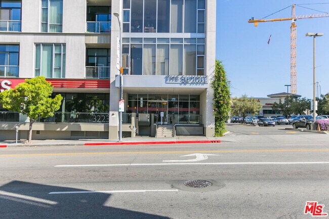 Building Photo - 3223 W 6th St