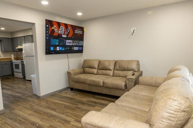 Building Photo - 1450 Villa Ct