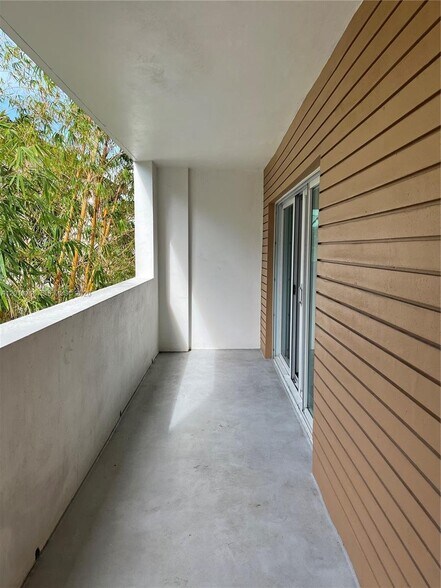 Building Photo - 2740 SW 28th Terrace