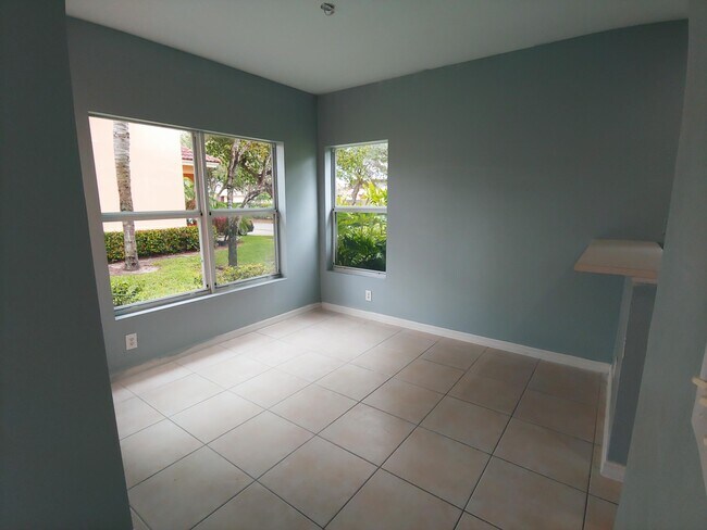 Building Photo - 701 Talia Cir