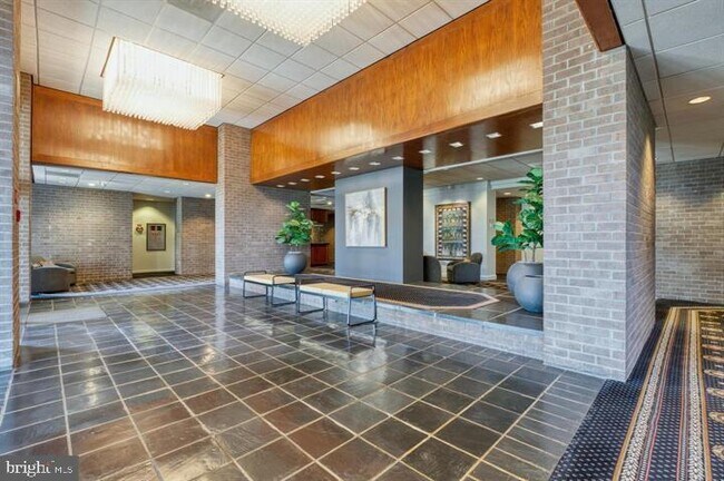 Building Photo - 1800 Old Meadow Rd