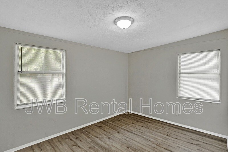 Building Photo - 10536 Keuka Dr