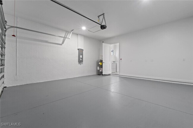 Building Photo - 567 Flamingo Ave S
