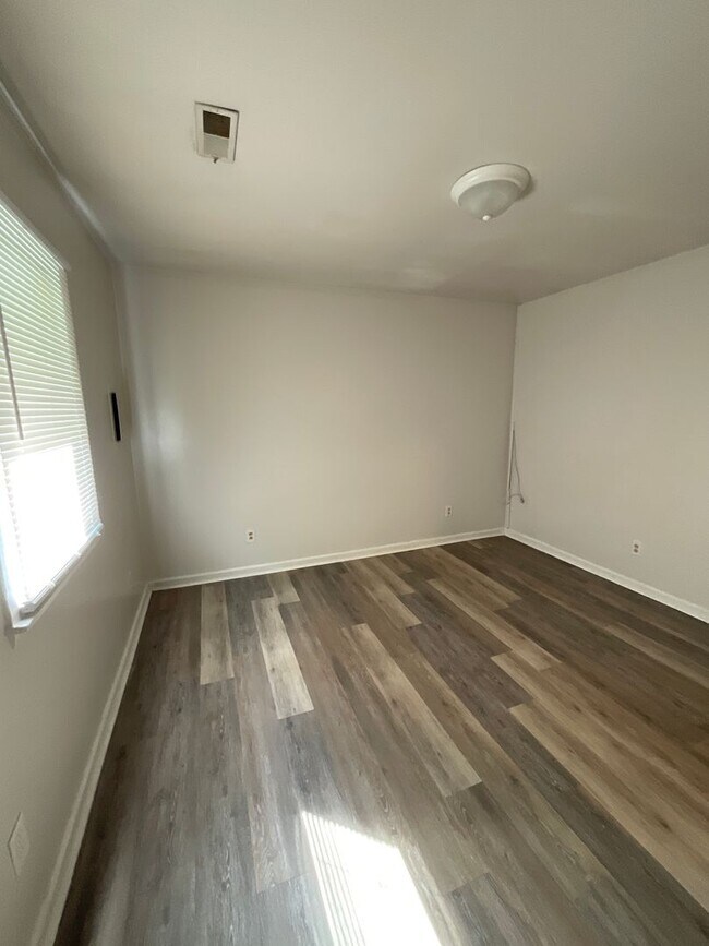 Building Photo - 3587 Gum Dr