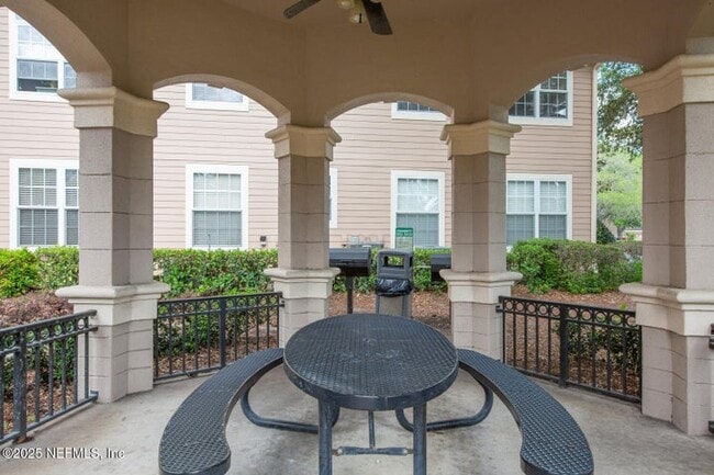 Building Photo - 13810 Sutton Park Dr N