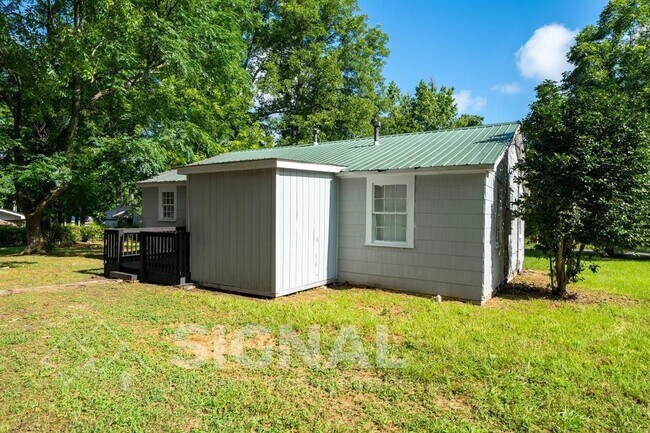 Building Photo - 759 Hopkins Dr