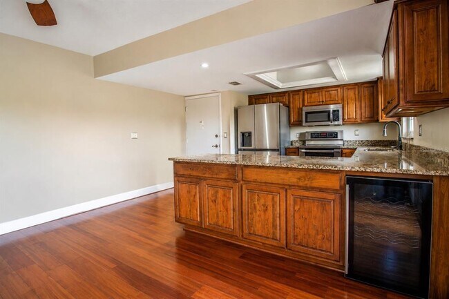 Building Photo - 8804 Bay Pointe Dr