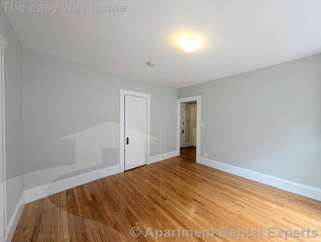 Building Photo - 156-158 Summer St Unit #304