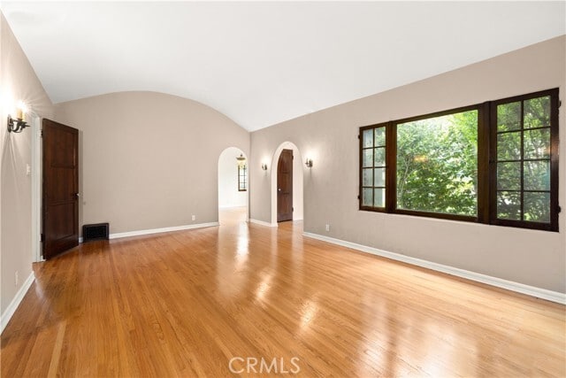 Building Photo - 411 N Vega St