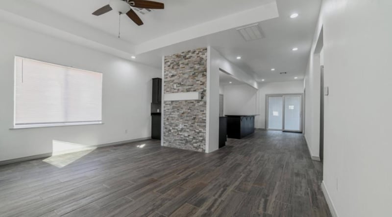 Building Photo - 2312 N Everest Ave