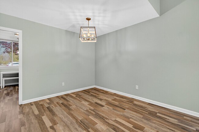 Building Photo - 14 Carol Ct