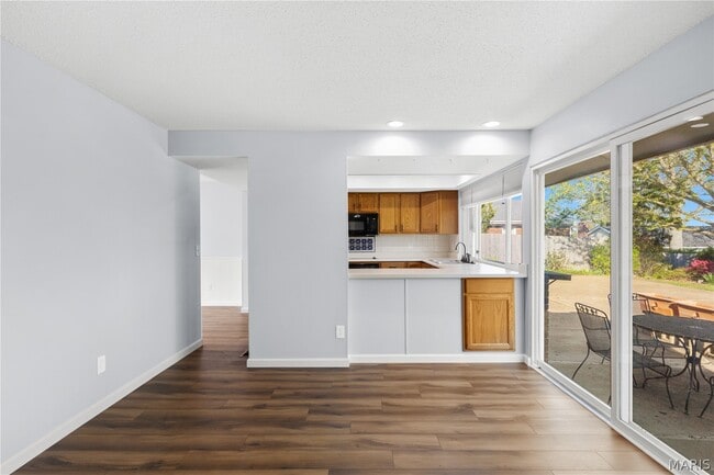 Building Photo - 606 Rue Montand Dr