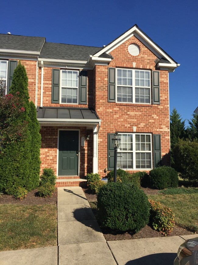 Building Photo - Beautiful Townhouse To Rent in Easter Henrico