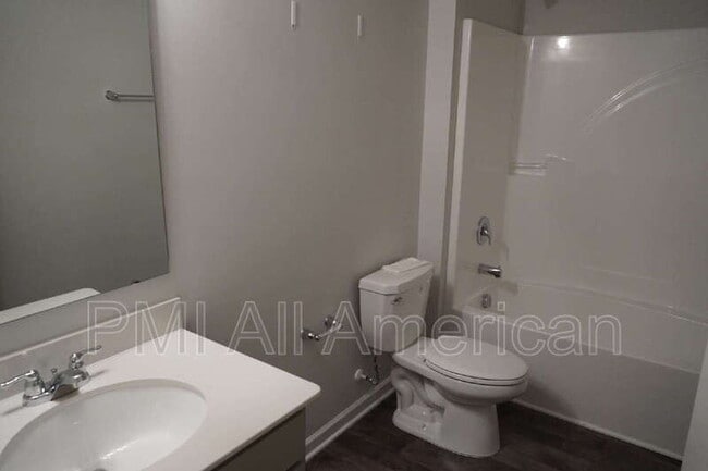 Building Photo - 289 Greenbay St