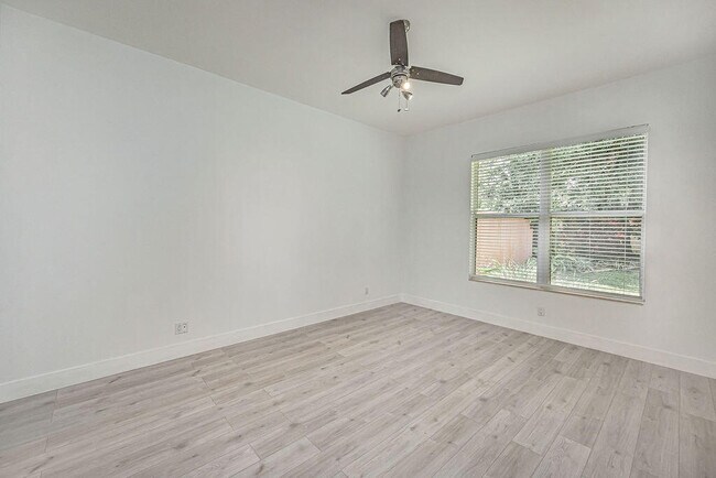 Building Photo - 8593 Wakefield Dr